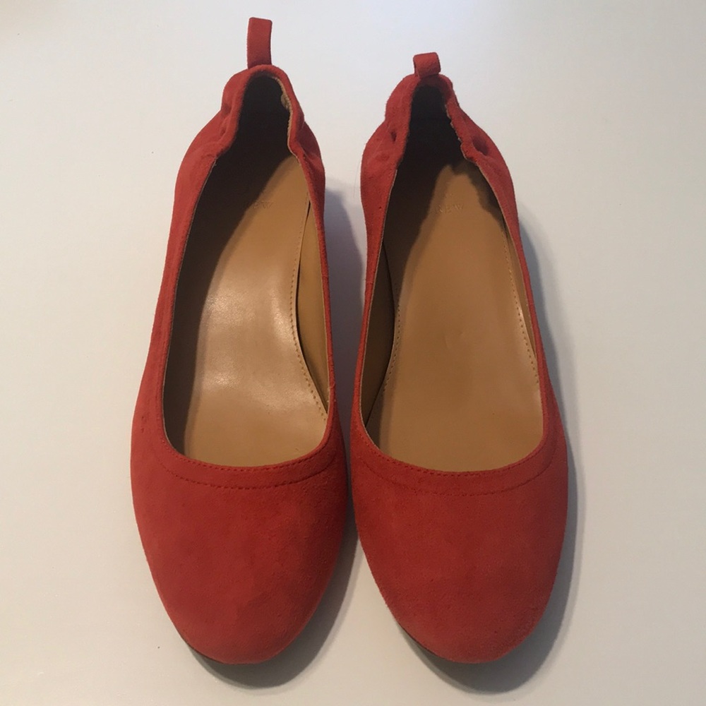 Block heel suede shoes